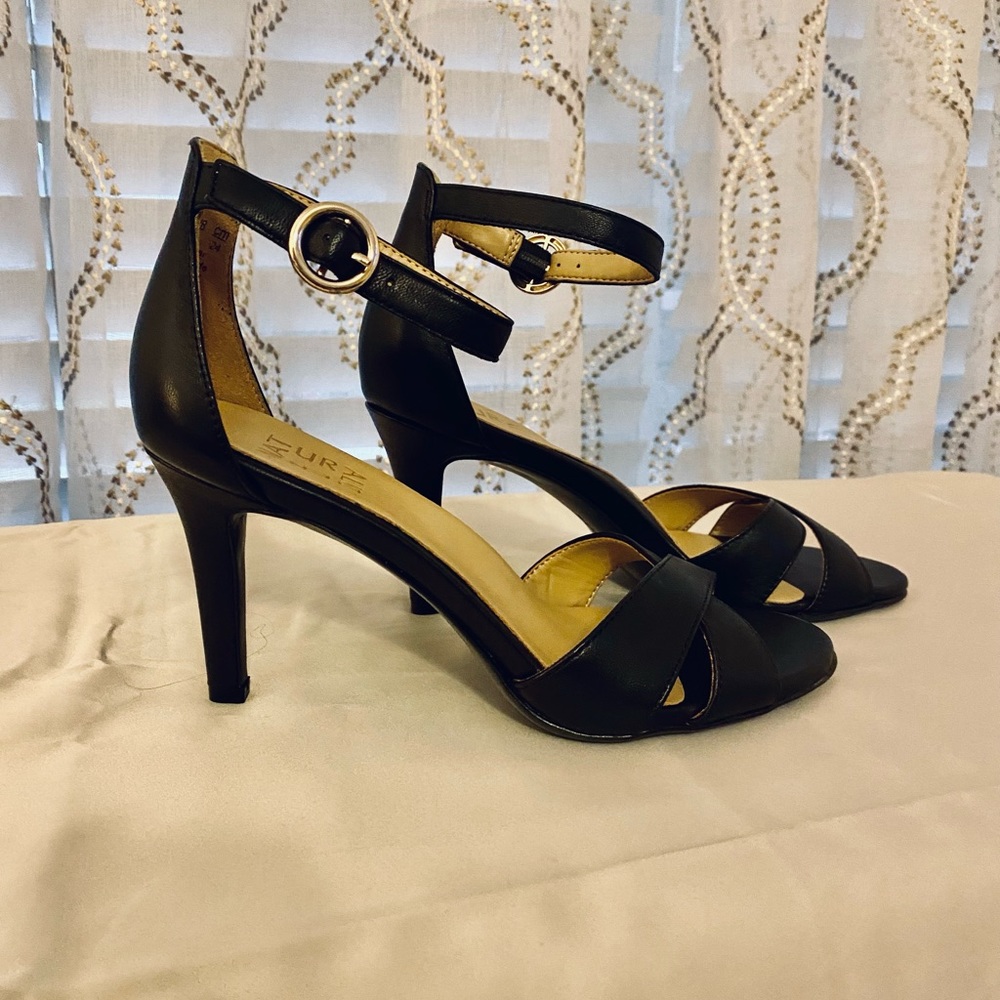 Misses Naturalizer Keyson Black Leather Heels (NIB)